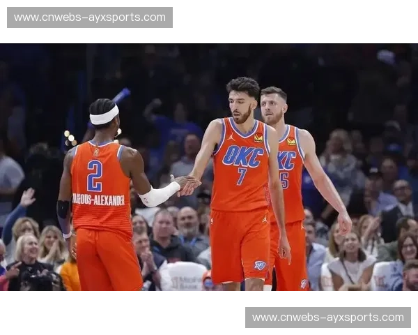 雄鹿掀翻雷霆，库兹马14分4篮板霍姆格伦16分13篮板难救主