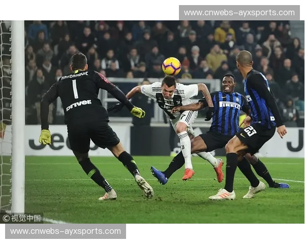 雷恩主场罗阿宗公园球场气氛热烈，临时主帅坦布雷特首秀指挥关键战役